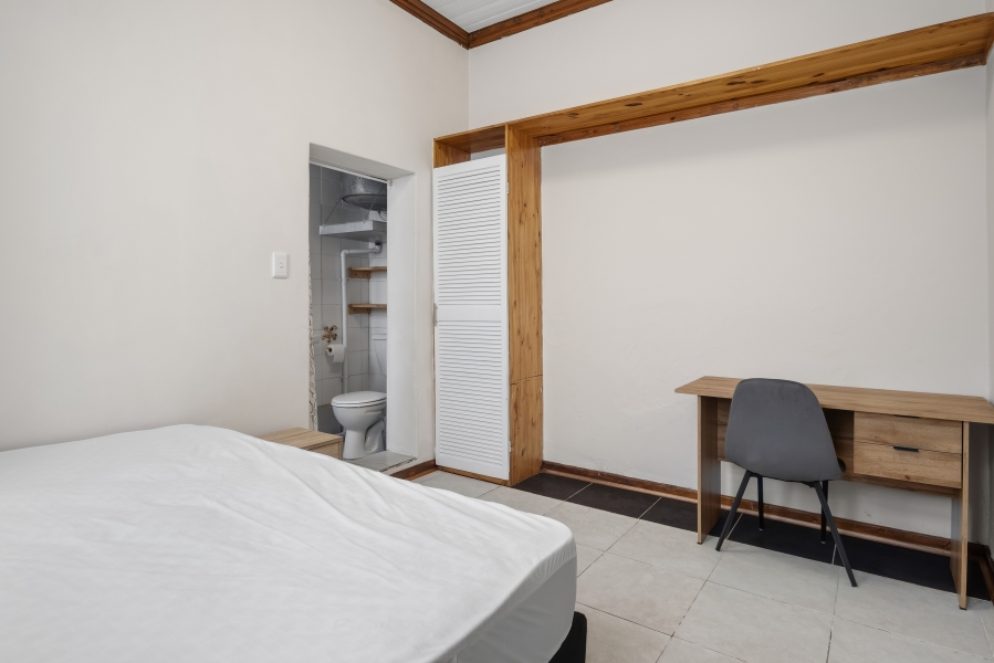 To Let 4 Bedroom Property for Rent in Woodstock Western Cape